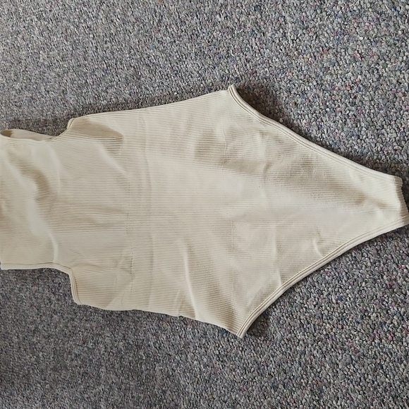 NWOT Square Neck Sleeveless Ribbed Seamless Stretch Fitted Bodysuit Cream Sz XL - Picture 6 of 9